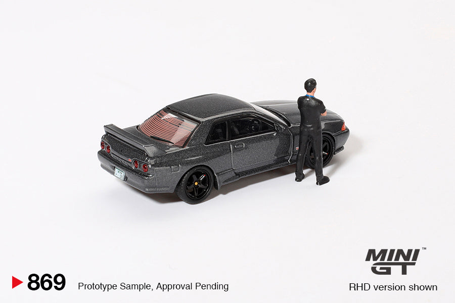 Mini GT 869 Nissan Skyline GT-R (R32) Gunmetal W/ Matsuda Figure